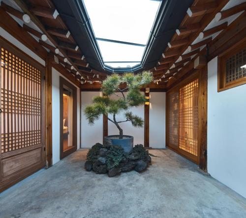 Luxury hanok with private bathtub - SN14_2