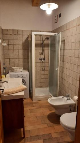 Kamar mandi di Casa vacanze da Olga