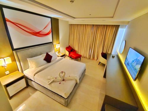 Una cama o camas en una habitación de Ramada Hotel Gilgit