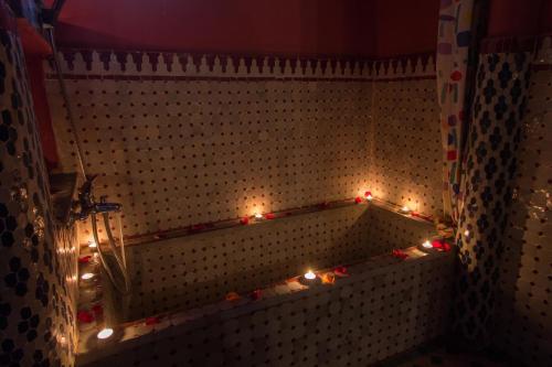 Ένα μπάνιο στο Riad El Bacha
