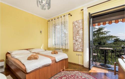 Postel nebo postele na pokoji v ubytování Beautiful Apartment In Opatija With Kitchen