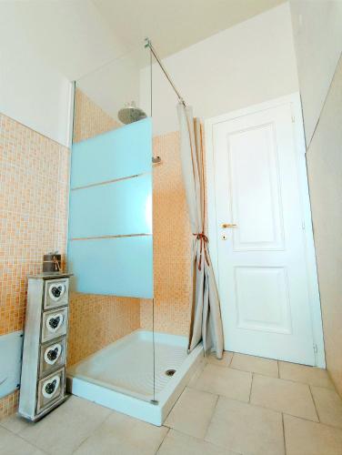 a shower with a glass door in a bathroom at Stanza privata a Brescia in Brescia
