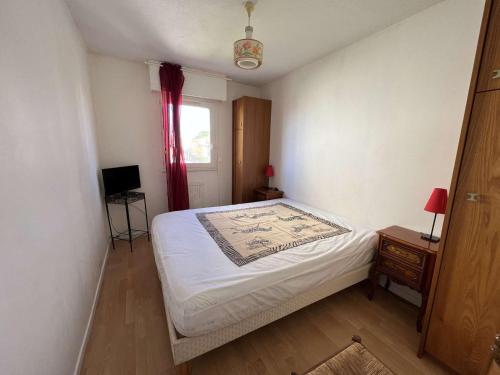 Appartement T3 Climatisé, 2 Chambres, Balcon, Parking, Proche Plage, Lave-linge