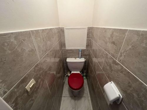 Appartement T3 Climatisé, 2 Chambres, Balcon, Parking, Proche Plage, Lave-linge