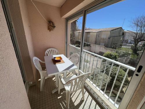 Appartement T3 Climatisé, 2 Chambres, Balcon, Parking, Proche Plage, Lave-linge
