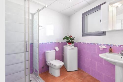 a bathroom with a toilet and a sink at Las Hélices San José Cabo de Gata in San José