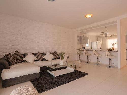 Sea Breezes - Free wifi - Communal pool