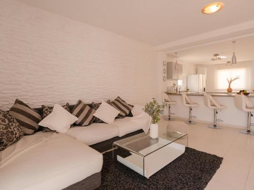 Sea Breezes - Free wifi - Communal pool