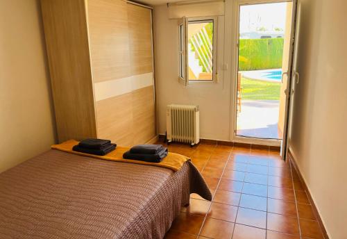 a bedroom with a bed and a large window at Apartamento Rabdells Olivanova 150m de la playa in Oliva