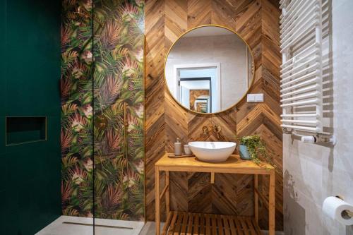 a bathroom with a sink and a mirror at Apartament J&T Mrągowo in Mrągowo