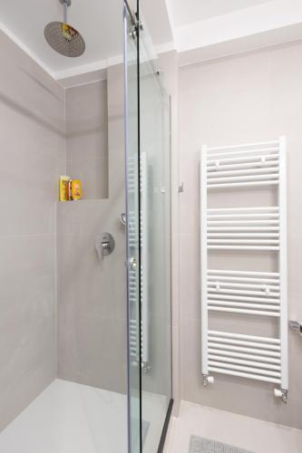 Wonderful Central Athens 2 Bedroom 2 Bath Sleeps 8