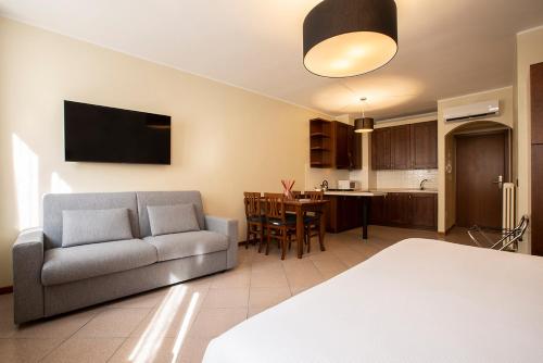 a living room with a couch and a kitchen at Antico Pozzo Apartment in Bellagio