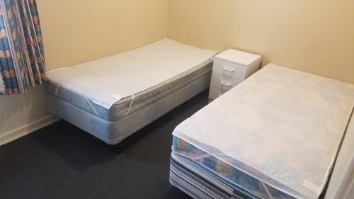 Кровать или кровати в номере Brockman Cottage Denham