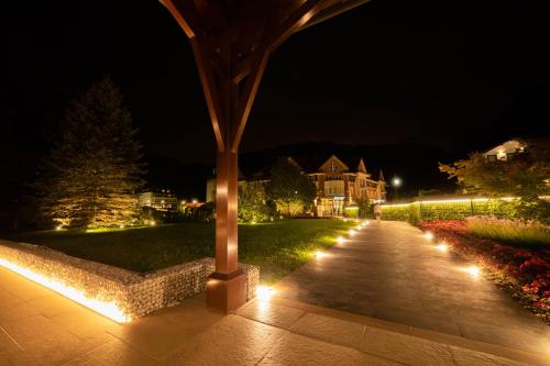a walkway with lights in a yard at night at Gran Hotel Balneario De Puente Viesgo in Puente Viesgo