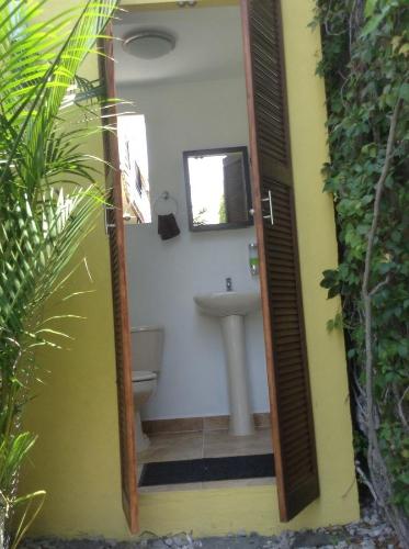Kylpyhuone majoituspaikassa Villas de Brisas