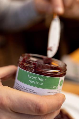 a person is holding a jar of bronzer anthesis at Hotel Ehlers in Schneverdingen