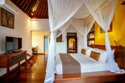 Ένα ή περισσότερα κρεβάτια σε δωμάτιο στο Aryaswara Villa Ubud