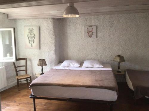Posteľ alebo postele v izbe v ubytovaní jolie maison de caractère proche de Castres