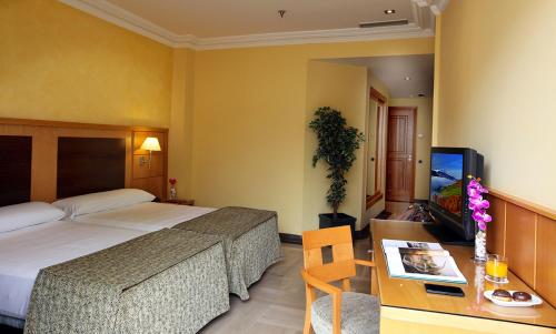 Televisyen dan/atau pusat hiburan di Hotel Nouvel
