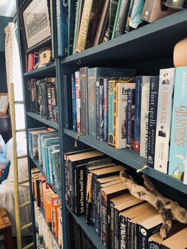 a book shelf filled with lots of books at The Cnoc Hotel in Beauly