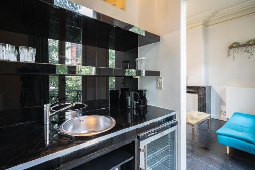 Η κουζίνα ή μικρή κουζίνα στο National Street Residence