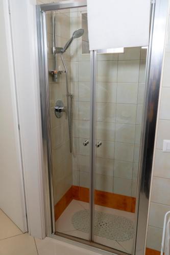 a shower with a glass door in a bathroom at La casa di Thomas in centro in Matera