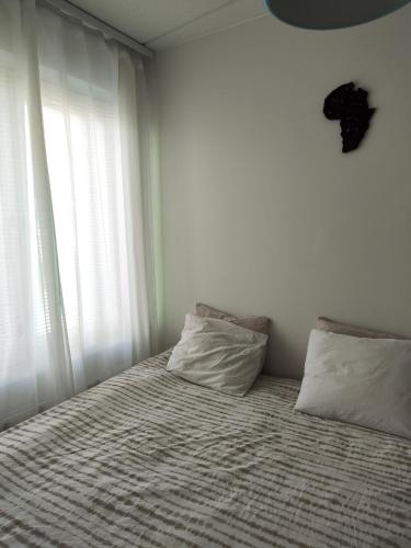 Cama ou camas em um quarto em Cosy and spacious 1 bedroom apartment in Espoo
