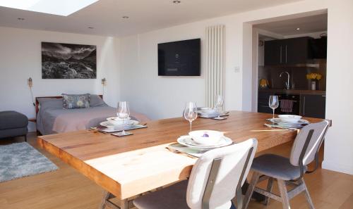 a dining room with a wooden table and chairs at Whashton Studio in Richmond