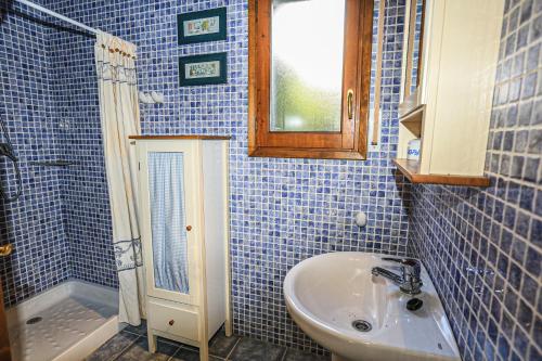 Et badeværelse på LITORAL COSTA DORADA - EL BOSQUE Only families