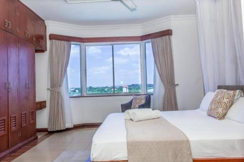 Postel nebo postele na pokoji v ubytování Ikhaya serviced Apartments With Sea View, Nyali