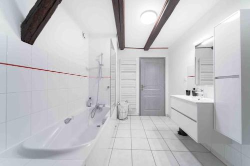 Ένα μπάνιο στο Les Lionceaux, 120m2 à Colmar, place de parking gratuite