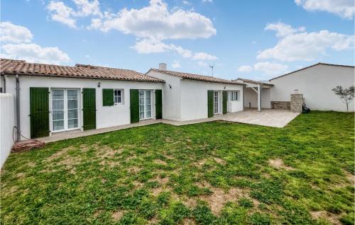 Nice Home In Sainte-marie-de-r With Wifi And 3 Bedrooms