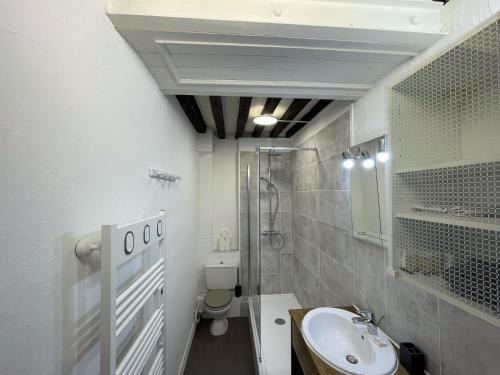 Vonios kambarys apgyvendinimo įstaigoje Nashira YourHostHelper
