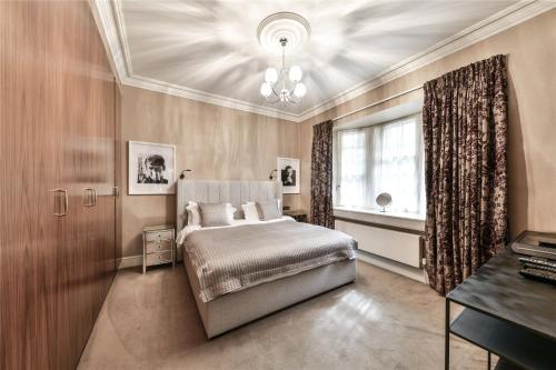 Легло или легла в стая в The Mayfair Rectory