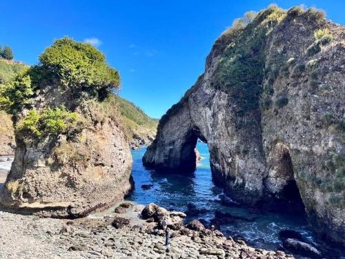 an arch in the water between two large rocks at Cabañas Calihue in Valdivia