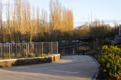 Gambar di galeri bagi Luxurious MK Apartment-Campbell Park di Milton Keynes