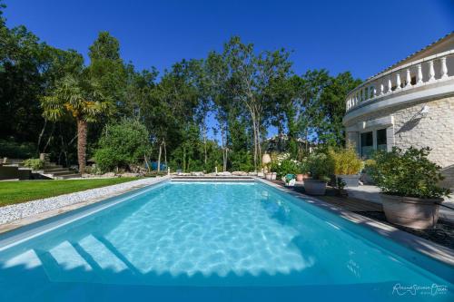 a swimming pool in the backyard of a house at CASA UPUPA in Montreuil