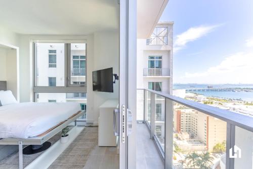 a bedroom with a bed and a balcony with a view at Downtown Miami Condos by Lua Host in Miami