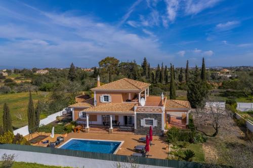 Laura by Algarve Villa Holidays