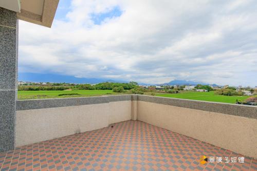 Un balcón o terraza de 四季逗庭園民宿-All Around the Seasons B&B