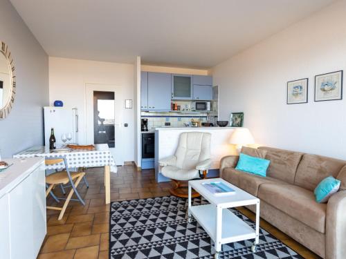 Et opholdsområde på Apartment Le Parc de La Ronceray-5 by Interhome