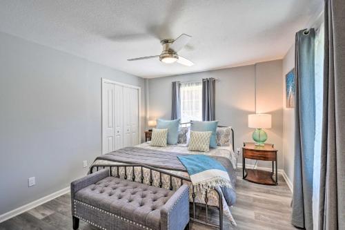 a bedroom with two beds and a couch at Georgia Getaway with 2-Story Dock By Lake Hartwell in Hartwell