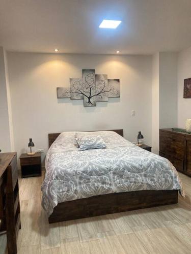 Ένα ή περισσότερα κρεβάτια σε δωμάτιο στο Cozy Suite Cuenca