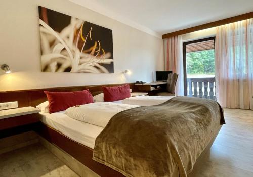 a hotel room with a bed and a desk at Landhaus Oberaurach in Oberaurach