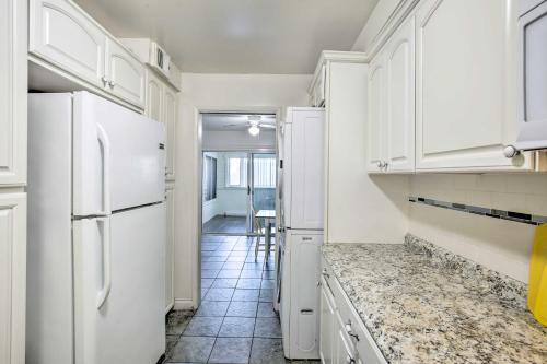 Η κουζίνα ή μικρή κουζίνα στο Convenient Inglewood Condo 1 Mile to SoFi!