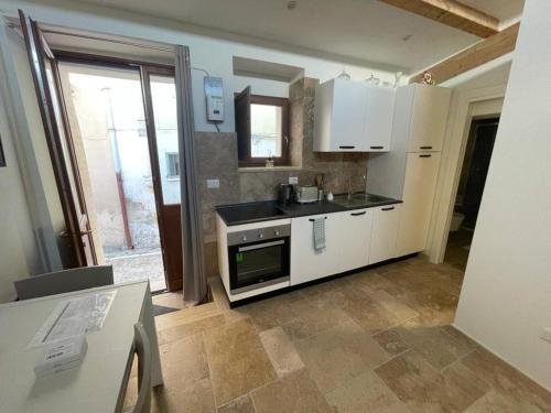 A kitchen or kitchenette at Zenna - Arco Pronti
