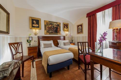 Кровать или кровати в номере Hotel Des Artistes