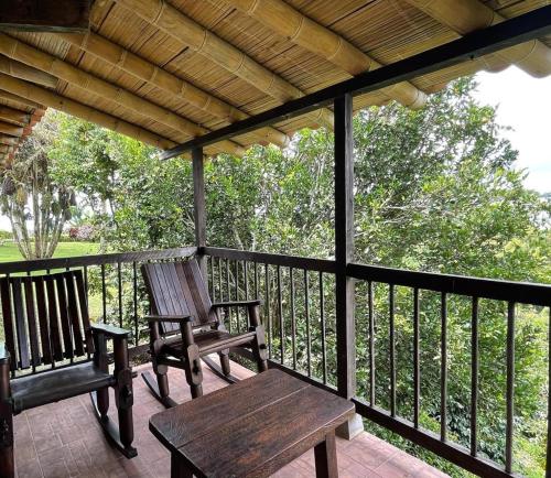 Балкон или терраса в Hotel Bosques Del Saman Alcala