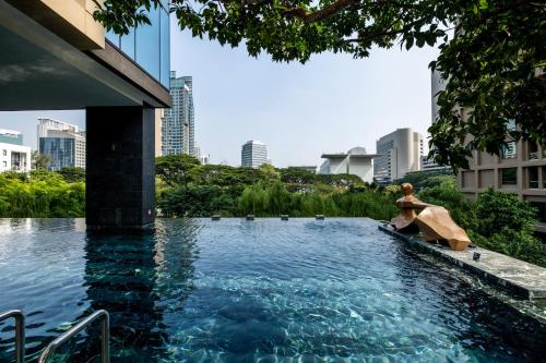 Piscine de l'établissement Kimpton Maa-Lai Bangkok by IHG ou située à proximité