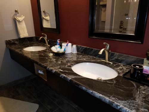 a bathroom counter with two sinks and a mirror at DOWNTOWN LAS VEGAS Beautiful Unit at 4 Queens Casino FREMONT in Las Vegas